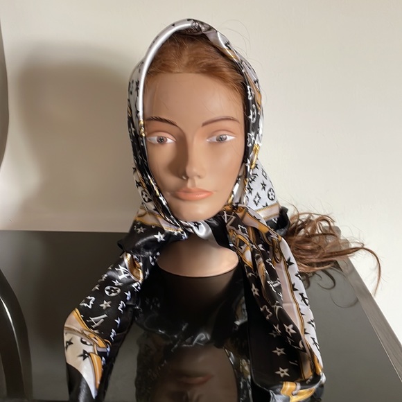 Silk Like Head/Neck/Purse Scarf - Picture 2 of 10